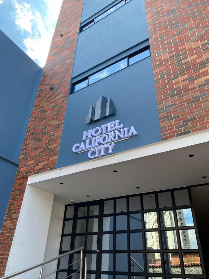 Hotel California City Медельин Экстерьер фото
