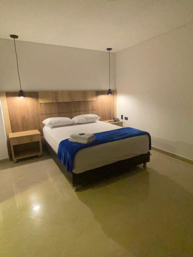 Hotel California City Медельин Экстерьер фото