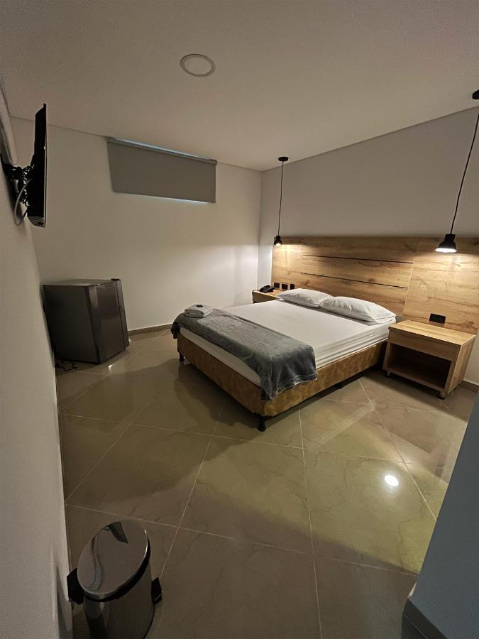 Hotel California City Медельин Экстерьер фото