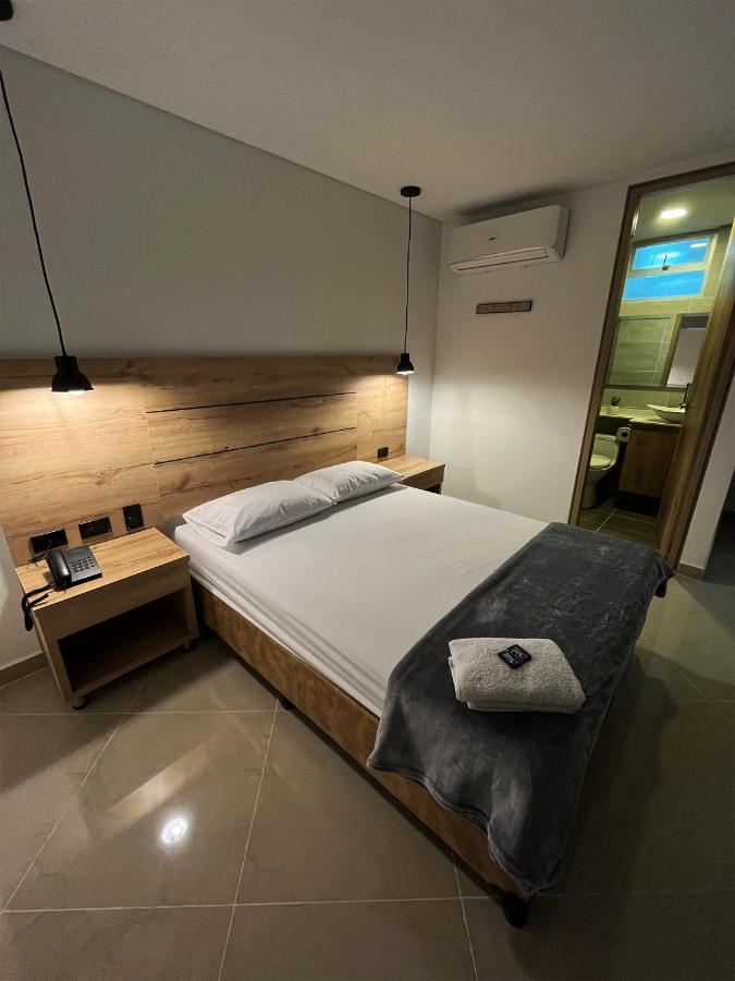 Hotel California City Медельин Экстерьер фото