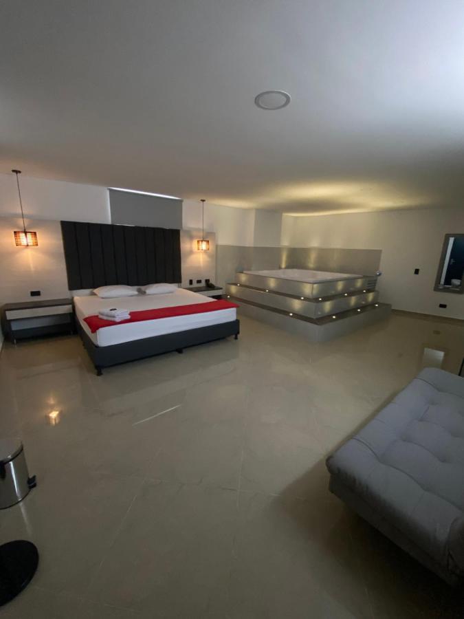 Hotel California City Медельин Экстерьер фото