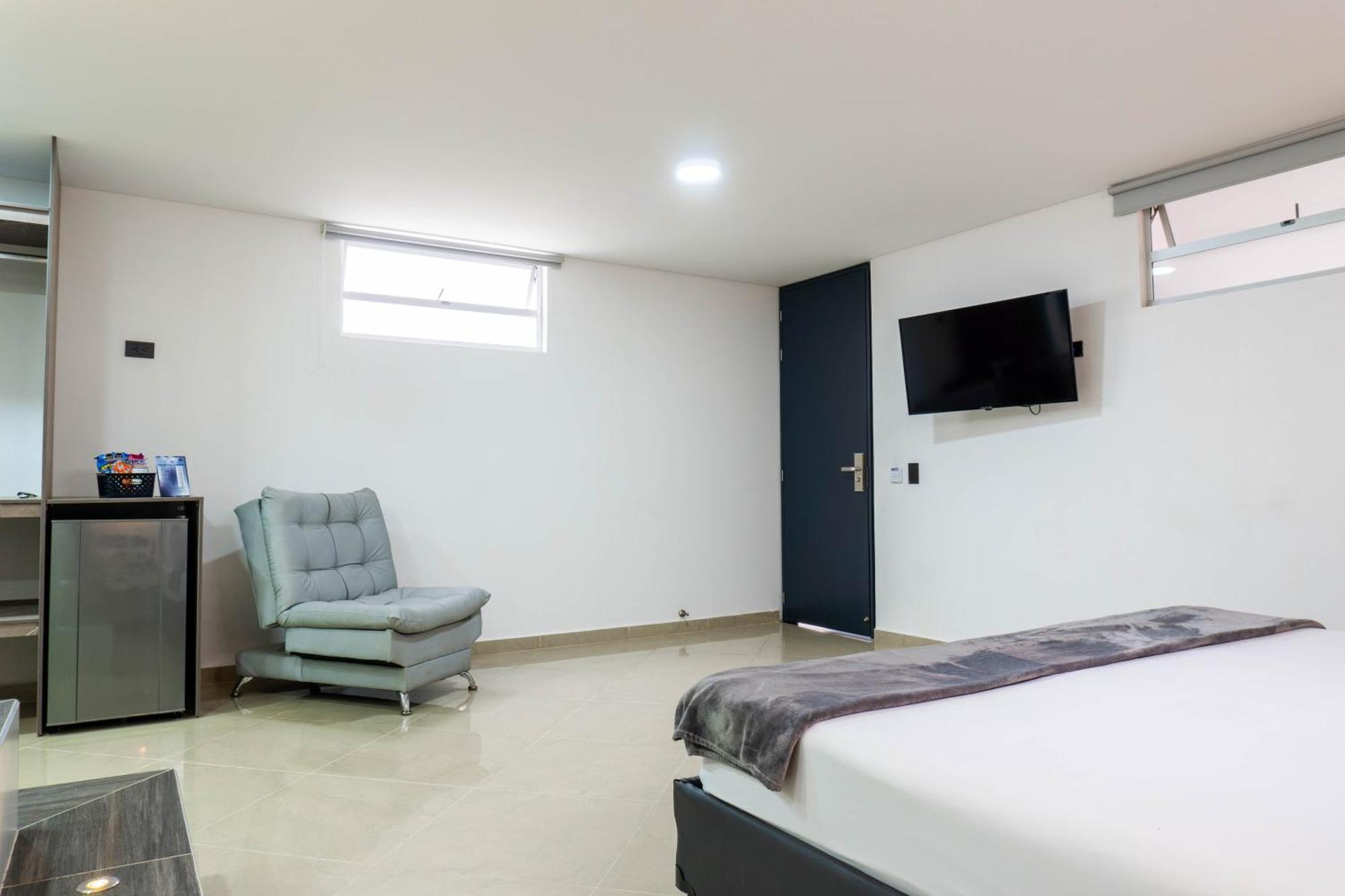 Hotel California City Медельин Экстерьер фото